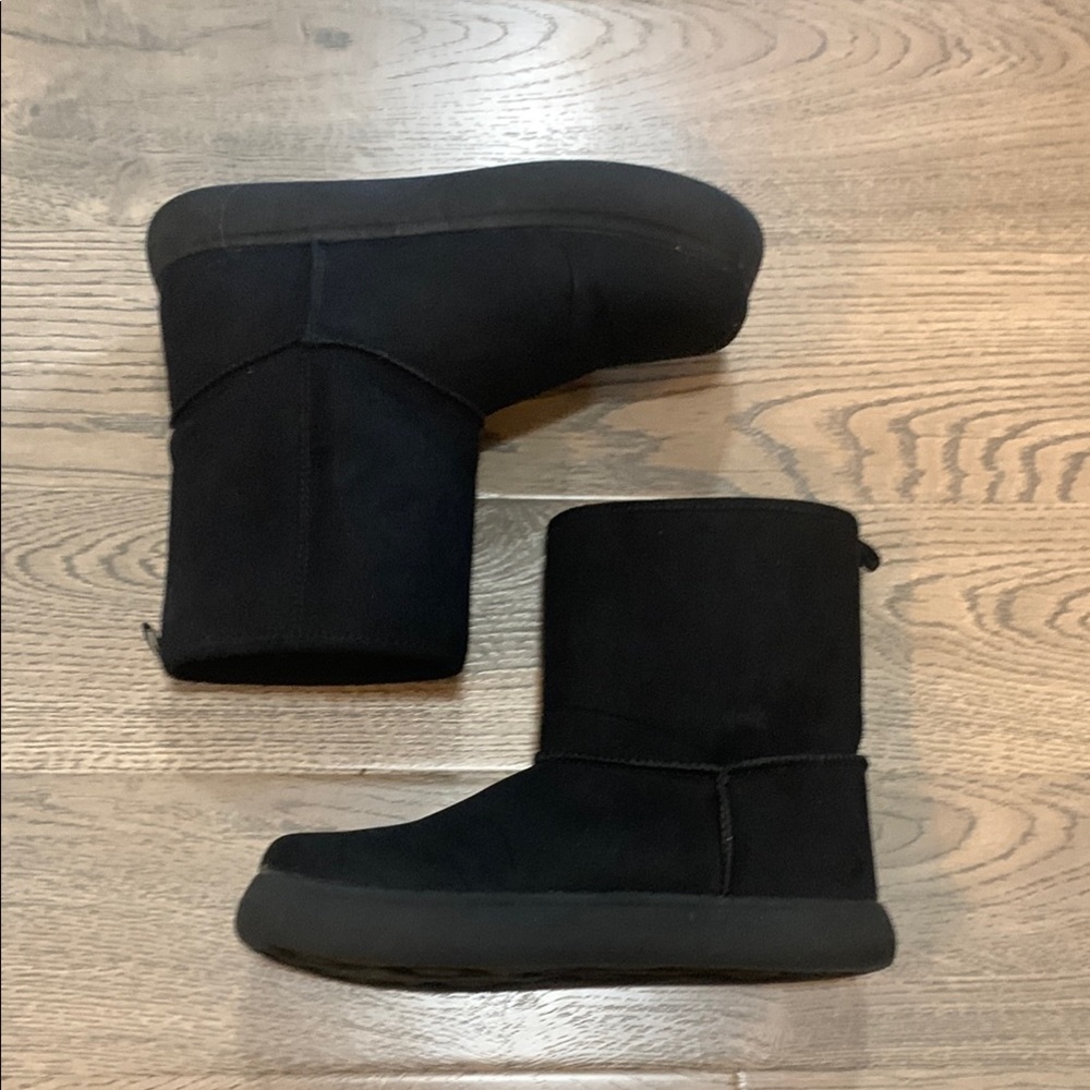 Black Women's ugg style Boots Sz 5/6 EUC